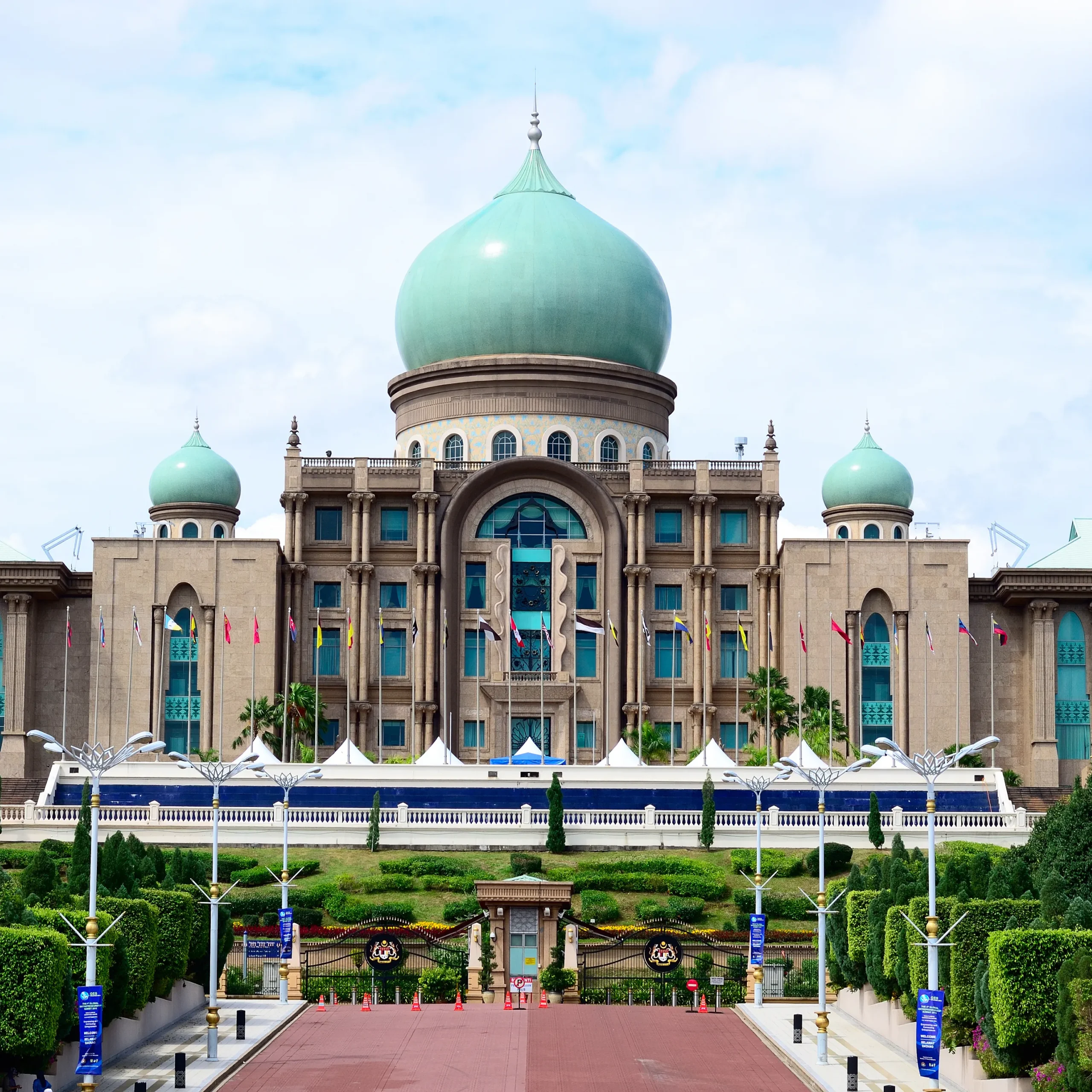 9 Days – Malaysia, Singapore & Cruise with Maharaj-TSI – 60